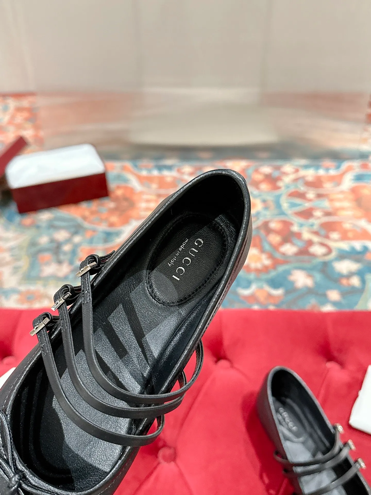 👟👟Ex-factory price 520👟👟 Gucci 2025 early spring 25 series new products🆕Flat ballet shoes horsebit new small square toe shoes, square toe design with elegant bow details, classic, refined, elegant, playful and fashionable flat shoes, creating an excellent wearing experience ▪️Fabric: original custom canvas/sheepskin ▪️Inner lining/foot pads: high-end custom sheepskin lining ▪️Heel height: flat ▪️Outsole: Italian genuine leather ▪️Number of yards: 35-39 (40.41 customized, non-refundable)